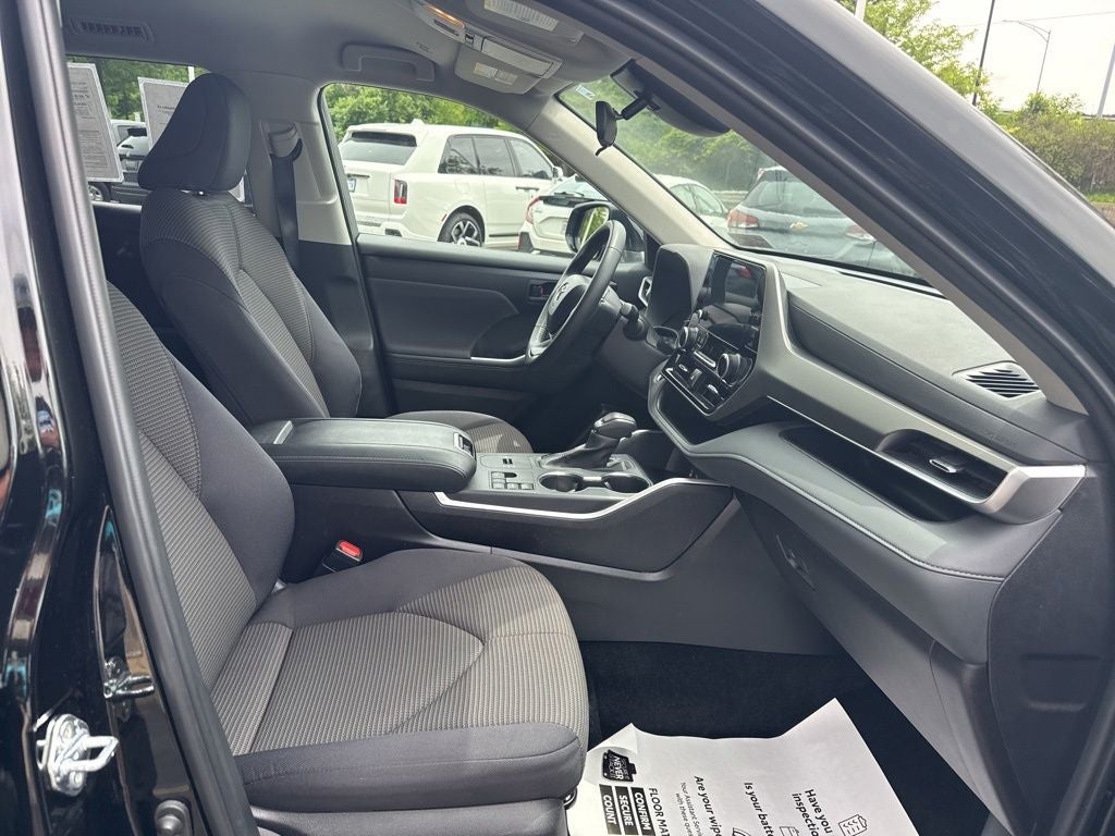2025 Toyota Highlander LE