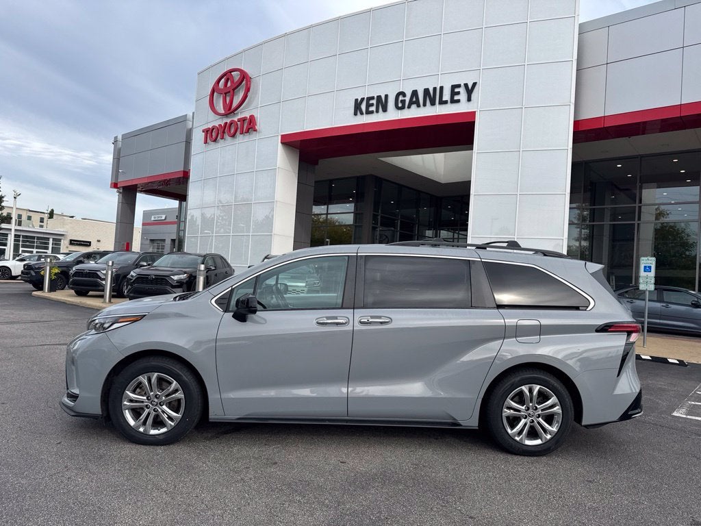 2023 Toyota Sienna XSE 7 Passenger