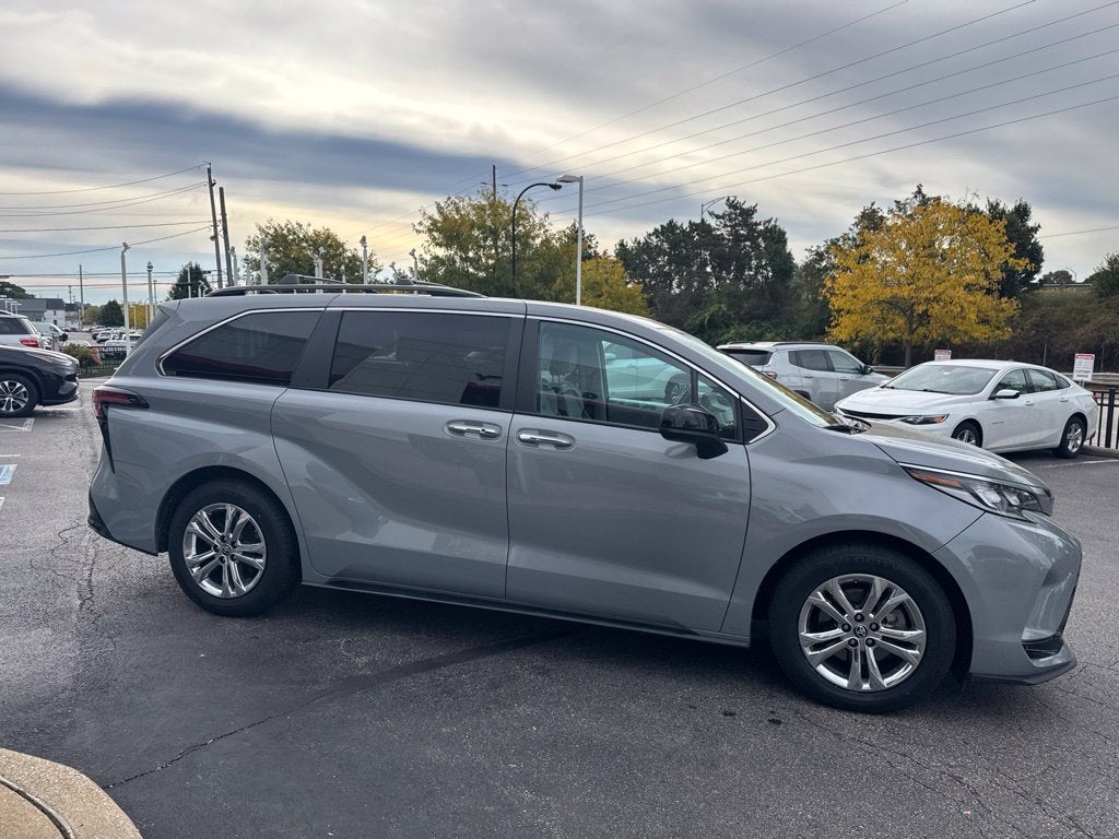2023 Toyota Sienna XSE 7 Passenger