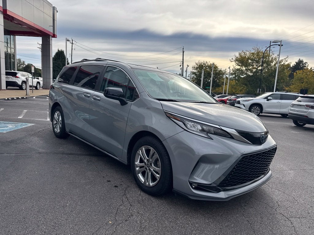 2023 Toyota Sienna XSE 7 Passenger