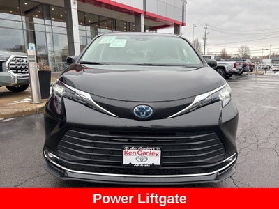 2024 Toyota Sienna XLE