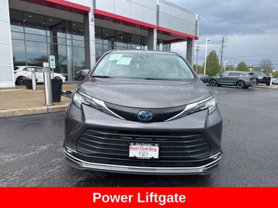 2023 Toyota Sienna XLE 8 Passenger