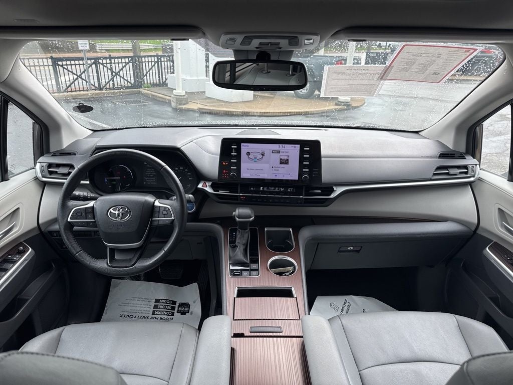 2023 Toyota Sienna XLE 8 Passenger
