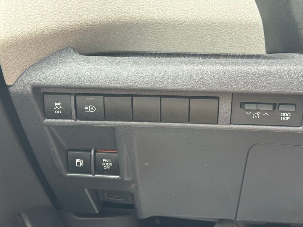 2023 Toyota Sienna XLE 8 Passenger