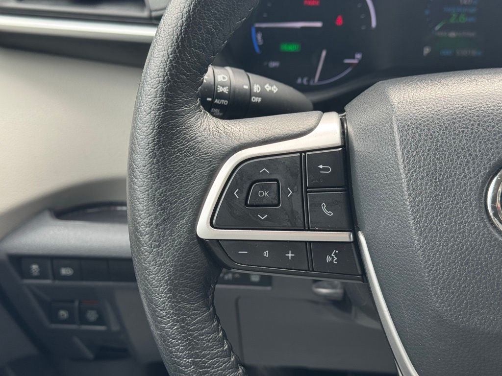2023 Toyota Sienna XLE 8 Passenger