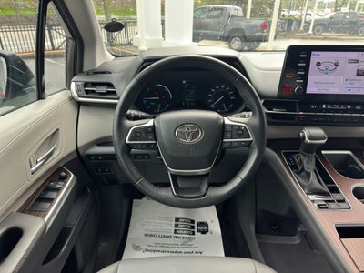 2023 Toyota Sienna XLE 8 Passenger