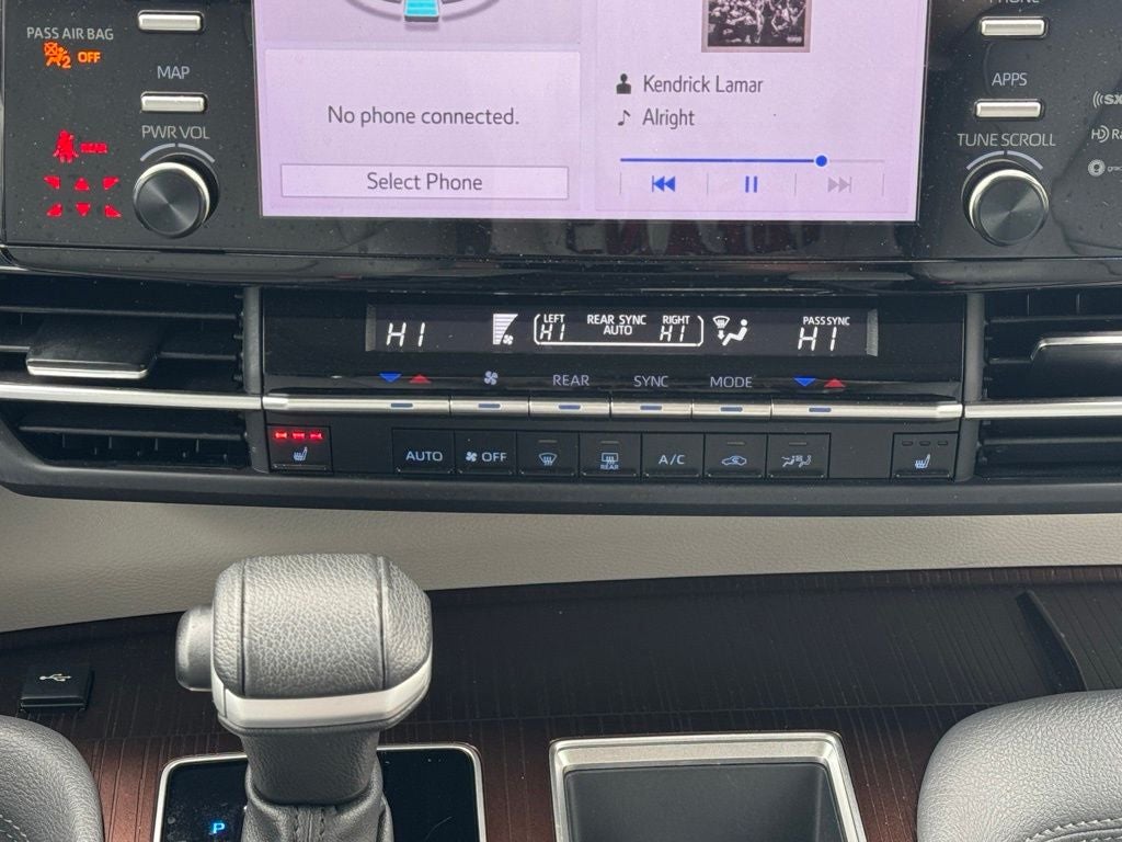 2023 Toyota Sienna XLE 8 Passenger