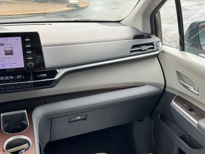 2023 Toyota Sienna XLE 8 Passenger