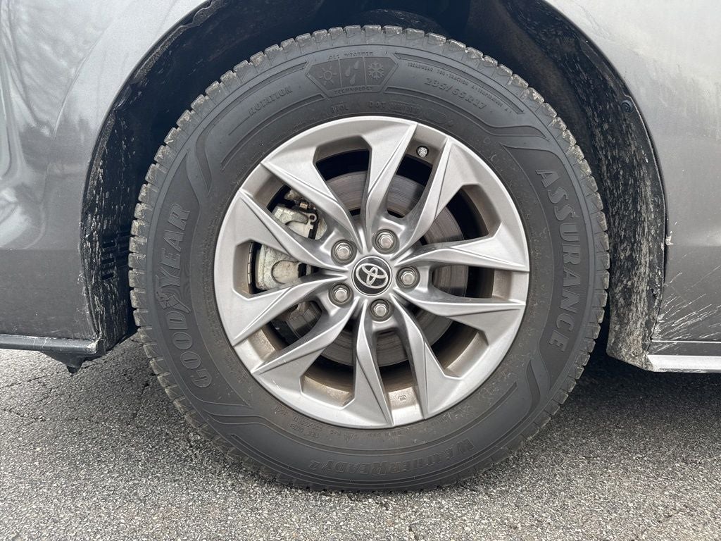 2023 Toyota Sienna XLE 8 Passenger