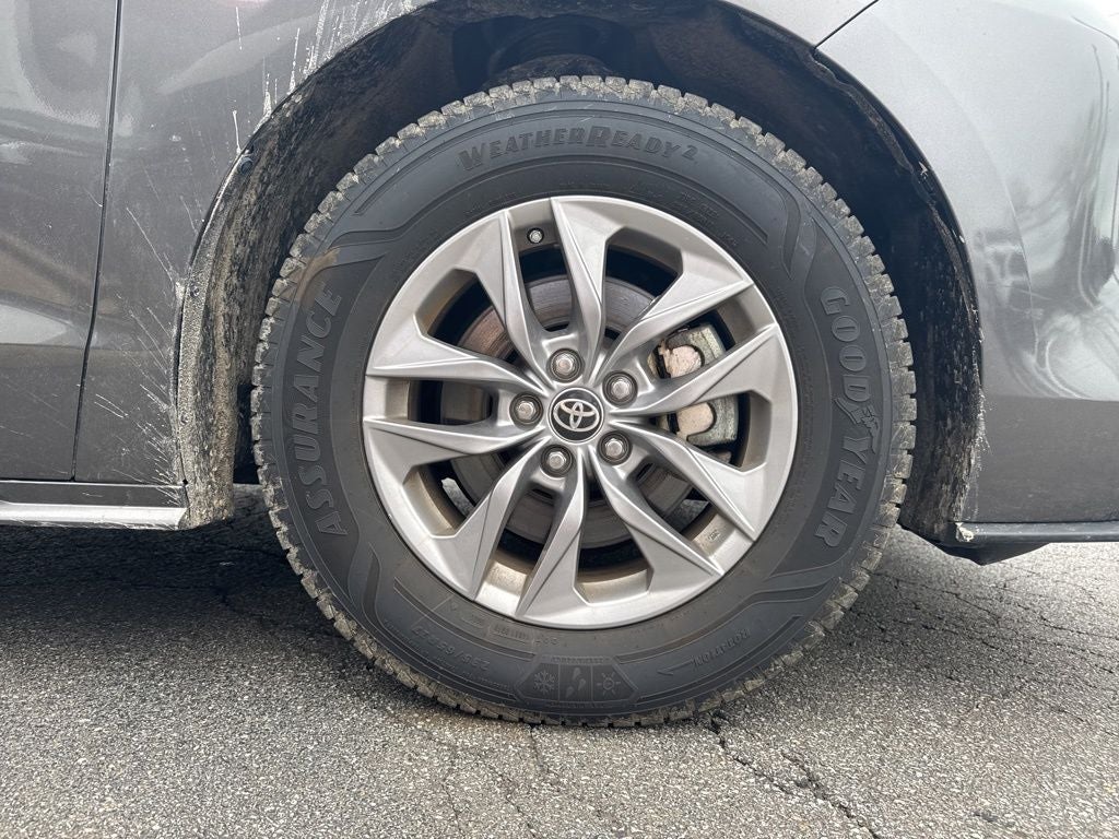 2023 Toyota Sienna XLE 8 Passenger