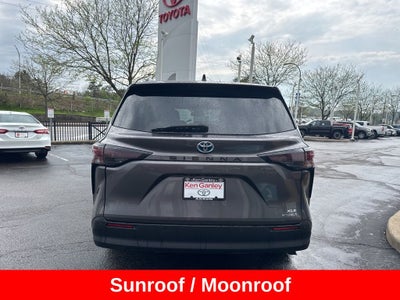 2023 Toyota Sienna XLE 8 Passenger