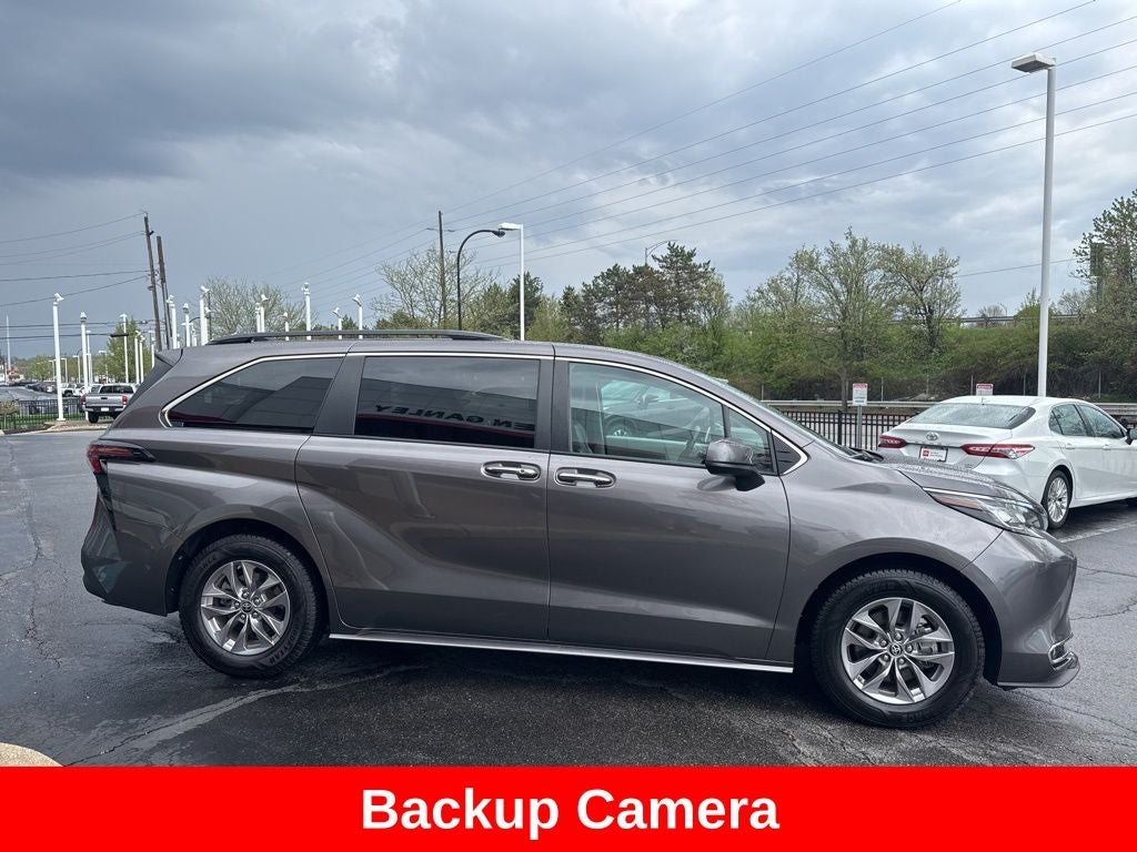 2023 Toyota Sienna XLE 8 Passenger