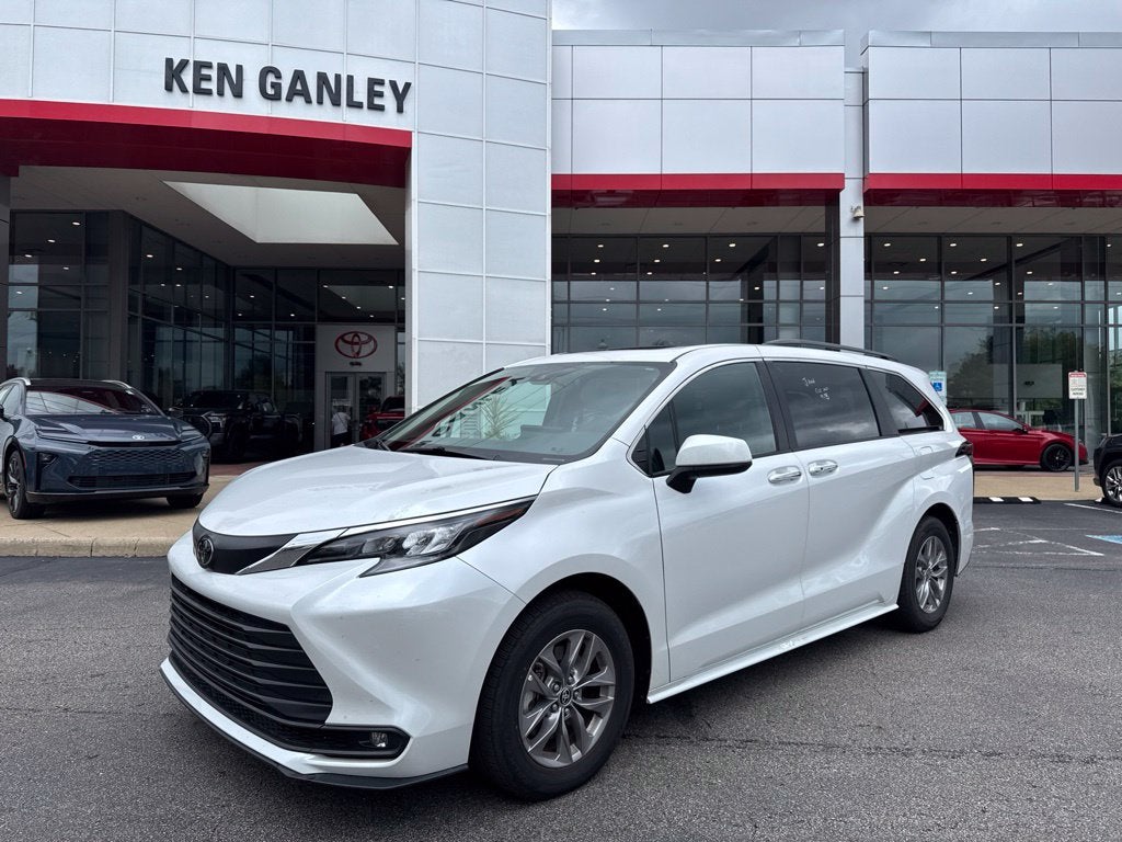 2026 Toyota Sienna XLE 8 Passenger