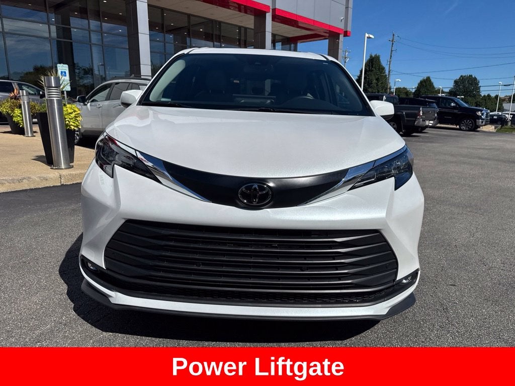 2026 Toyota Sienna XLE 8 Passenger