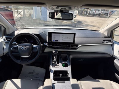 2026 Toyota Sienna XLE 8 Passenger