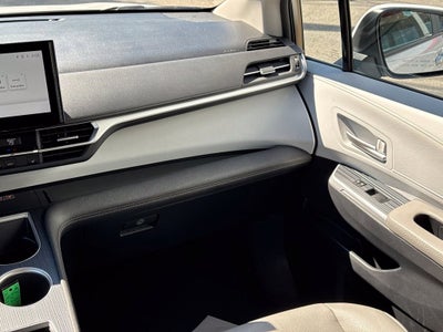 2026 Toyota Sienna XLE 8 Passenger