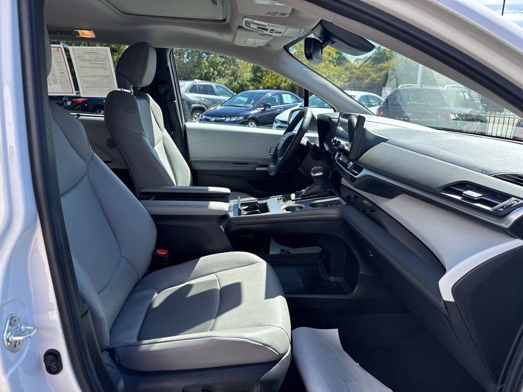 2026 Toyota Sienna XLE 8 Passenger