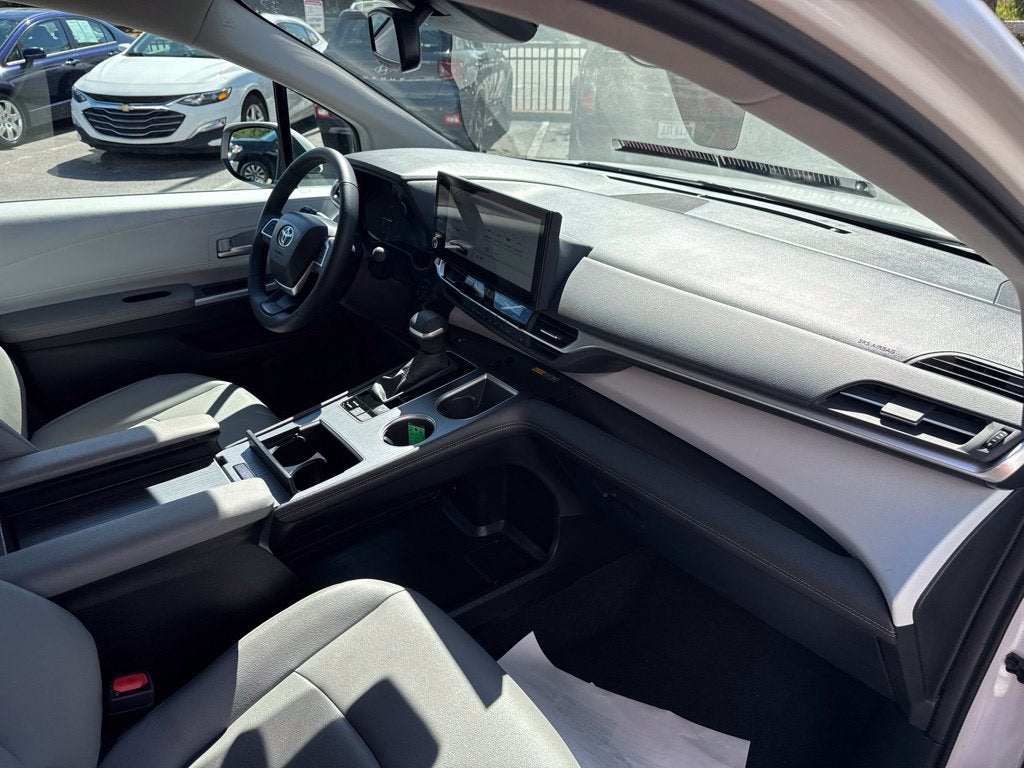 2026 Toyota Sienna XLE 8 Passenger