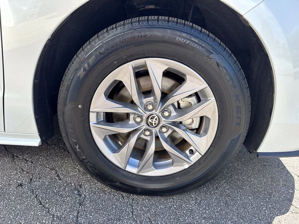 2026 Toyota Sienna XLE 8 Passenger