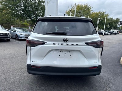 2026 Toyota Sienna XLE 8 Passenger