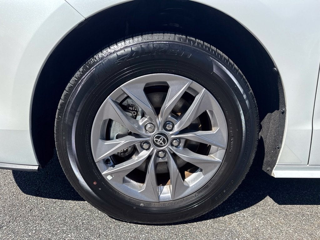 2026 Toyota Sienna XLE 8 Passenger