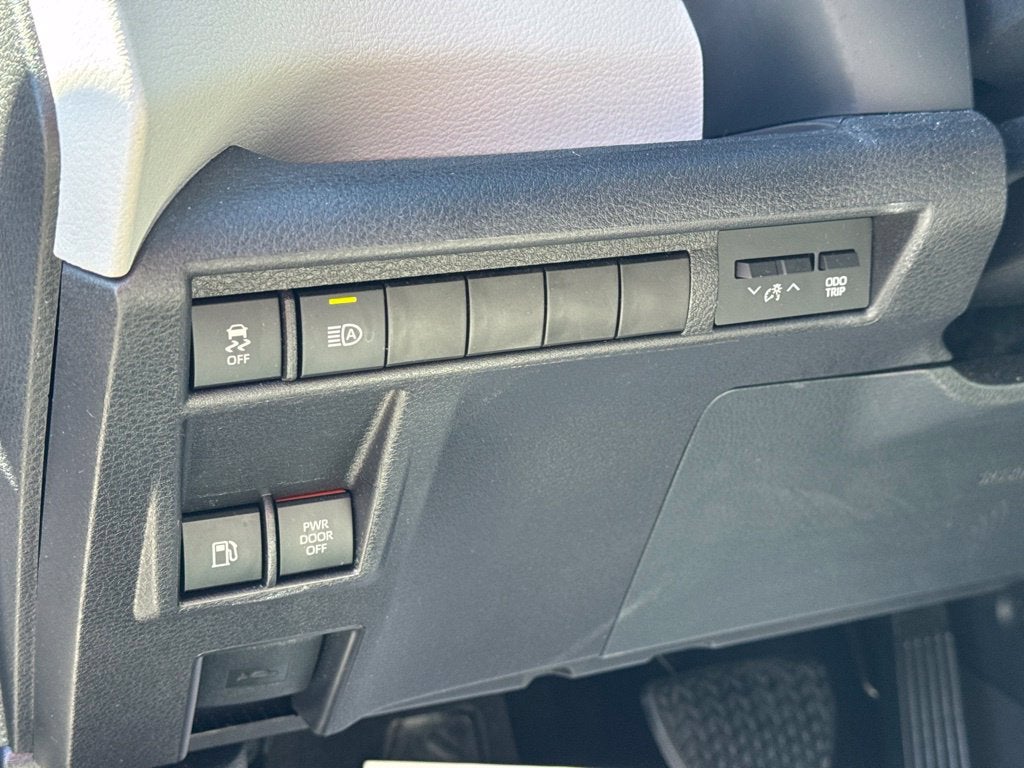 2026 Toyota Sienna XLE 8 Passenger