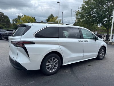 2026 Toyota Sienna XLE 8 Passenger