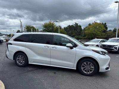 2026 Toyota Sienna XLE 8 Passenger