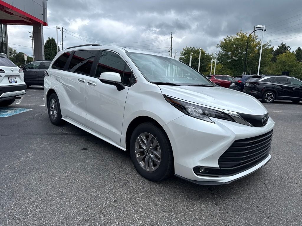 2026 Toyota Sienna XLE 8 Passenger