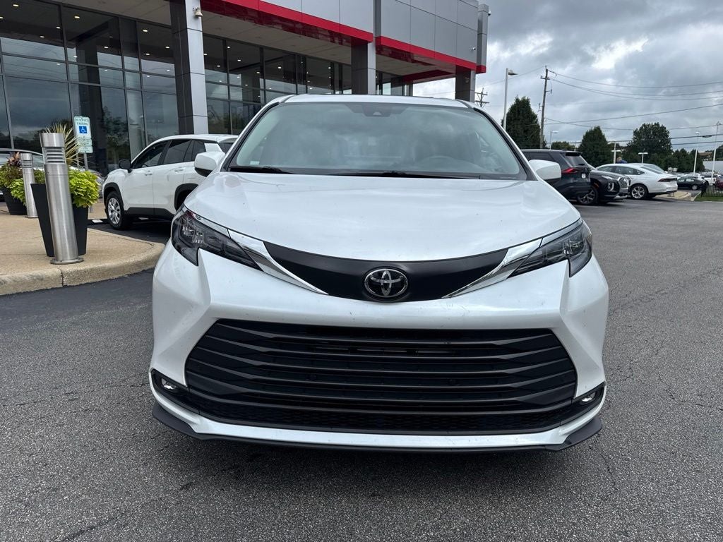 2026 Toyota Sienna XLE 8 Passenger
