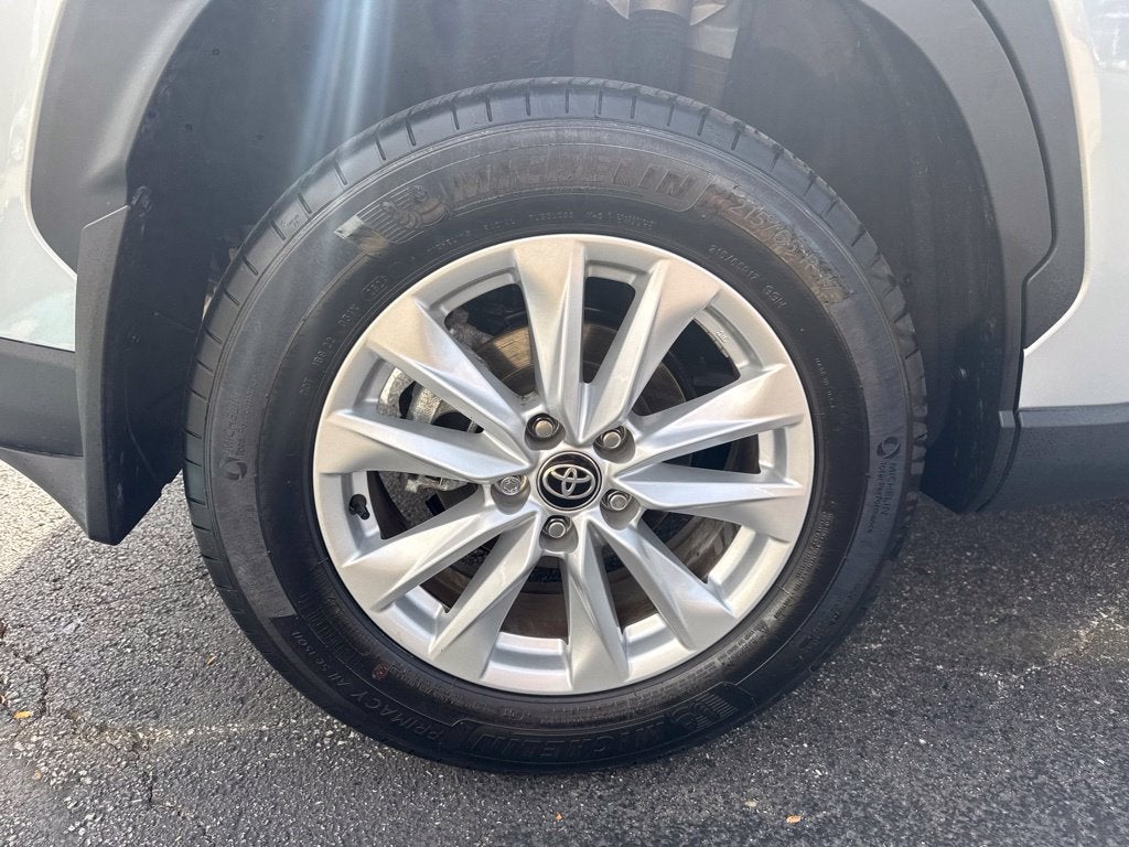 2024 Toyota Corolla Cross LE