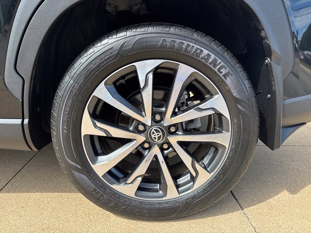 2023 Toyota Corolla Cross XLE