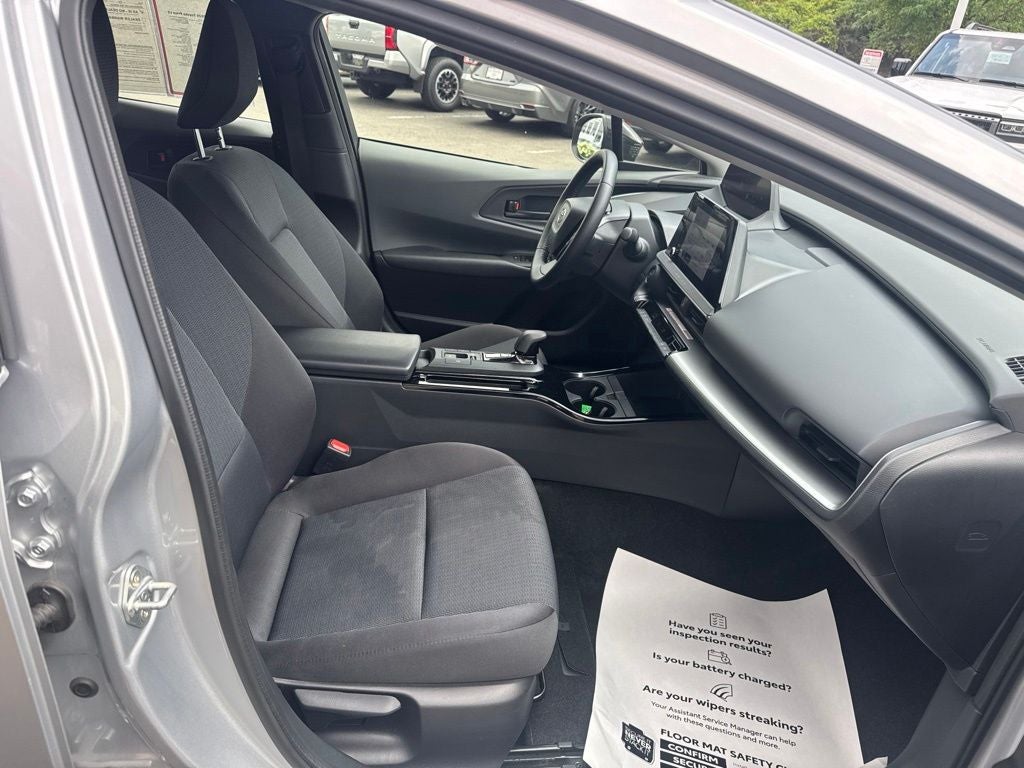 2025 Toyota Prius LE