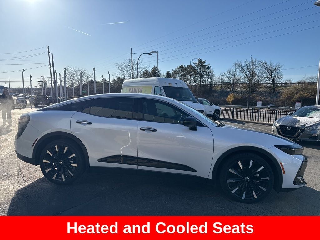 2023 Toyota Crown Platinum