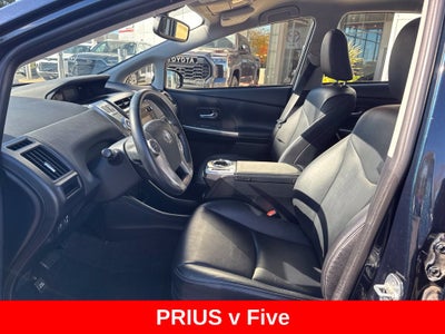 2017 Toyota Prius v Five