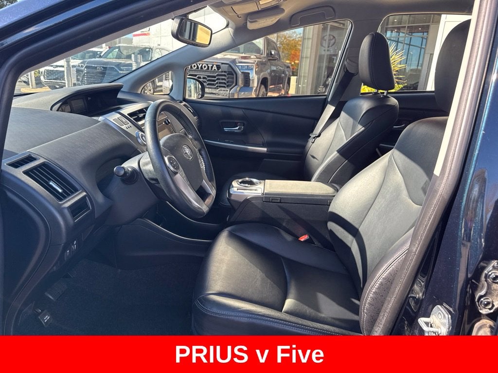 2017 Toyota Prius v Five