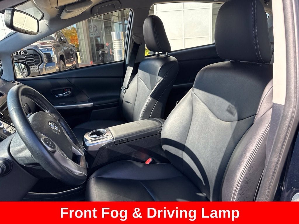 2017 Toyota Prius v Five