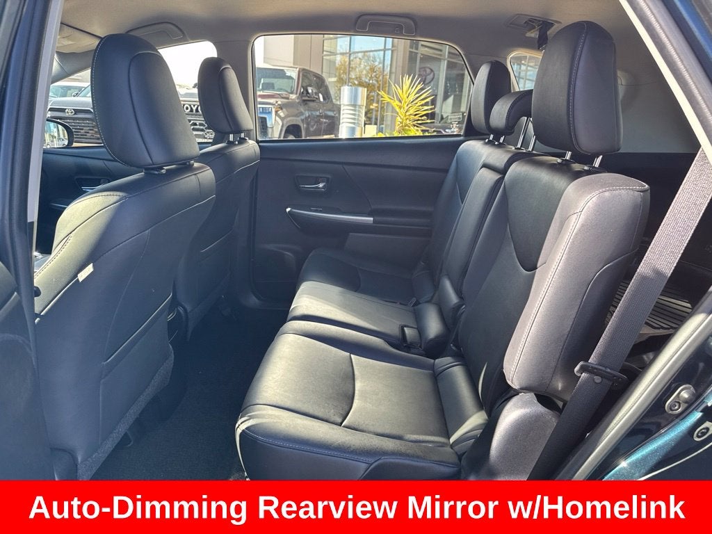 2017 Toyota Prius v Five