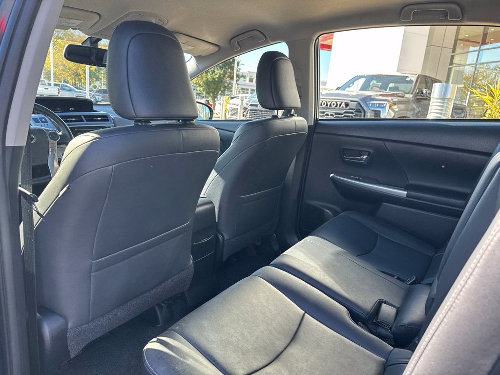 2017 Toyota Prius v Five