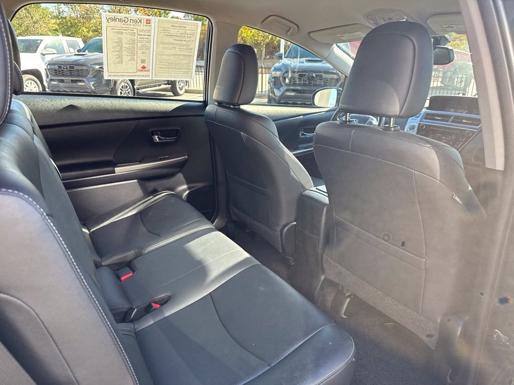 2017 Toyota Prius v Five