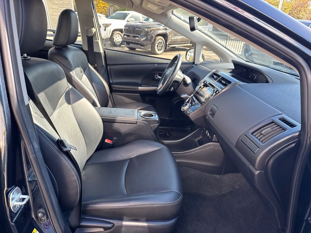 2017 Toyota Prius v Five