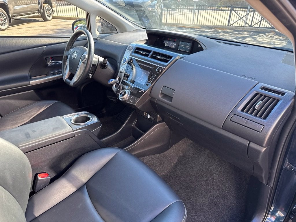 2017 Toyota Prius v Five