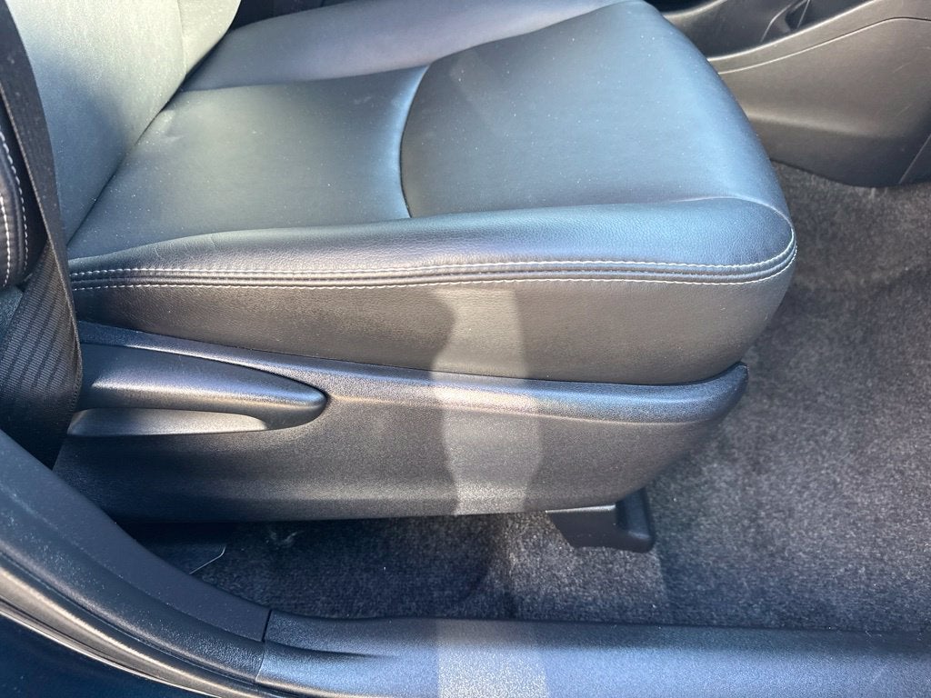 2017 Toyota Prius v Five