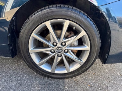 2017 Toyota Prius v Five