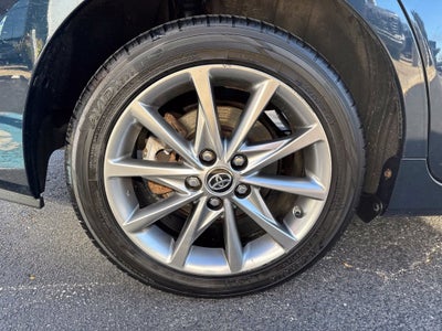 2017 Toyota Prius v Five