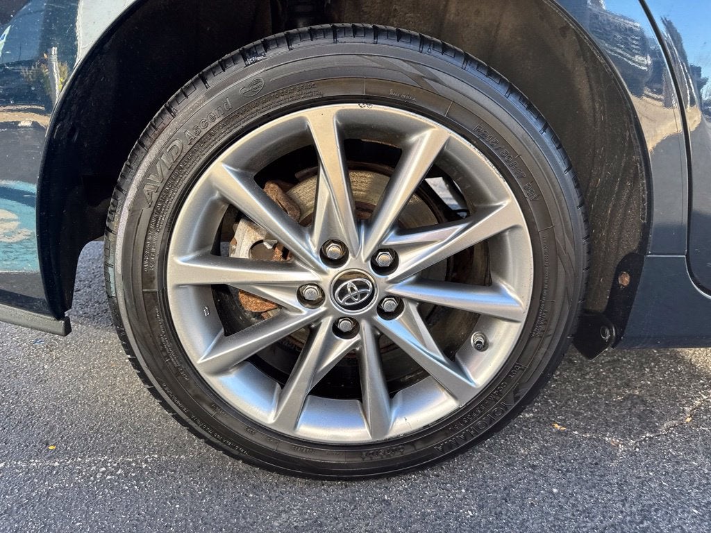 2017 Toyota Prius v Five