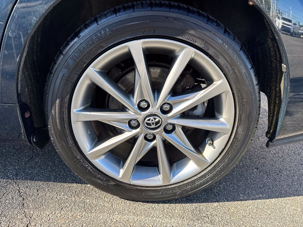 2017 Toyota Prius v Five