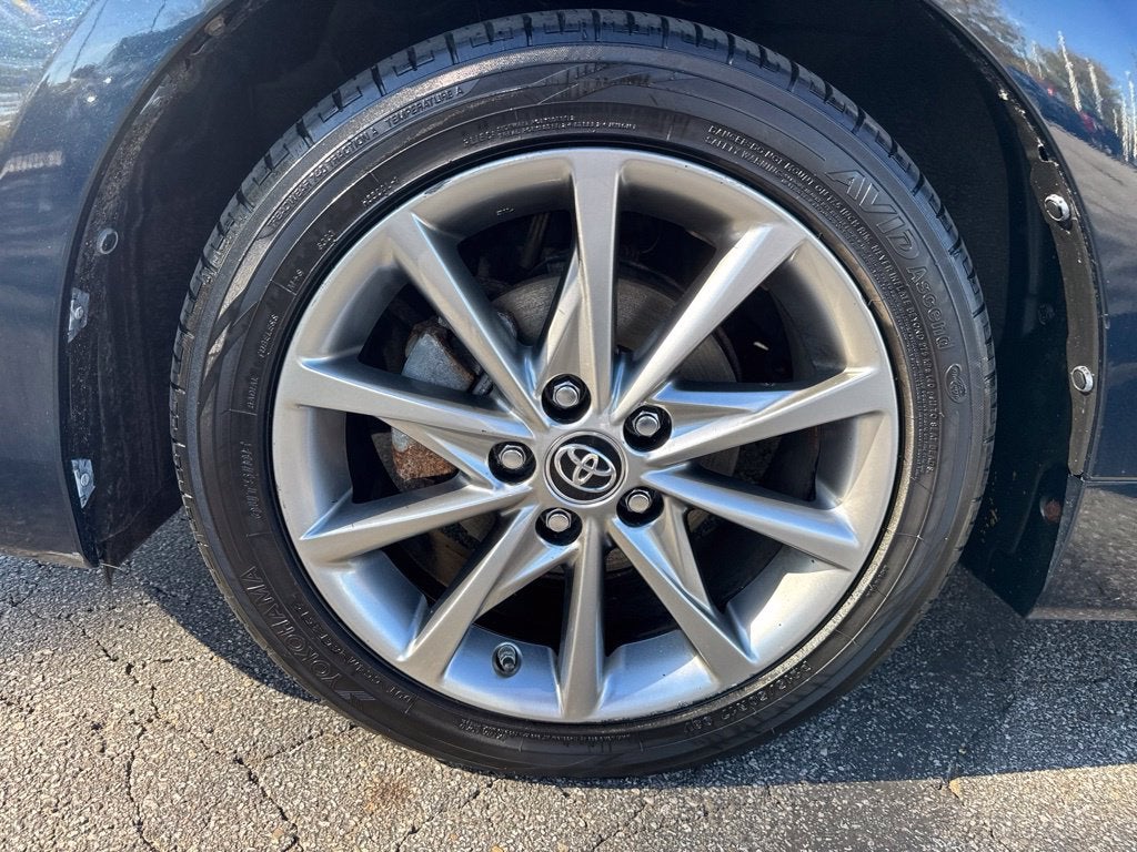 2017 Toyota Prius v Five
