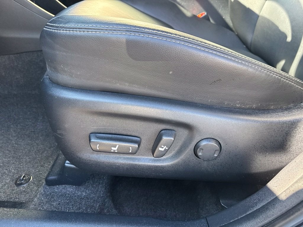 2017 Toyota Prius v Five
