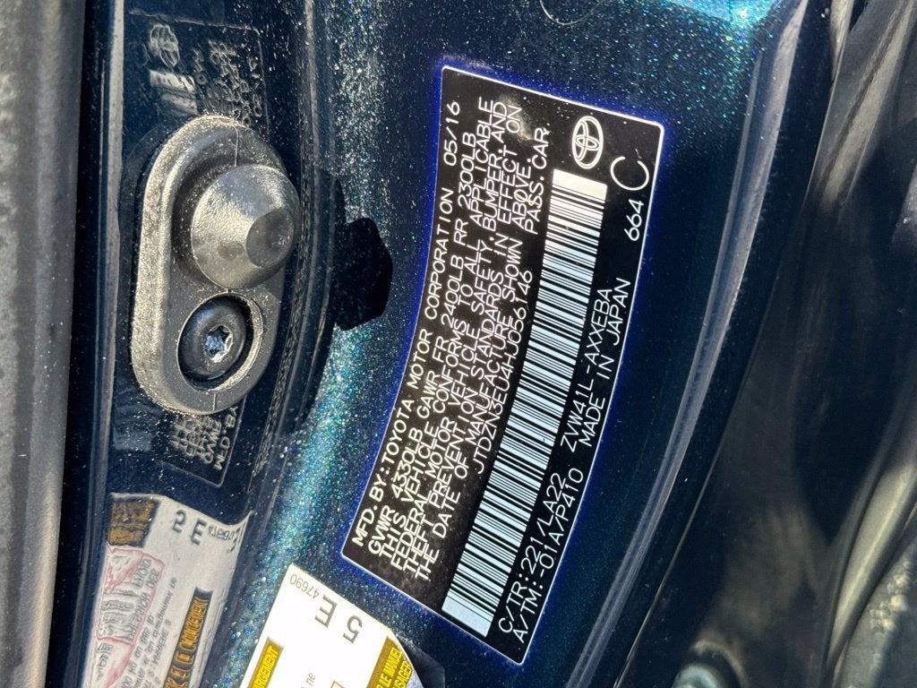2017 Toyota Prius v Five
